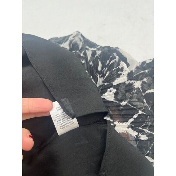 Halogen(R) Sleeveless Pleated Georgette Top in Black- Ivory Brushstrokes , XS - Picture 7 of 15